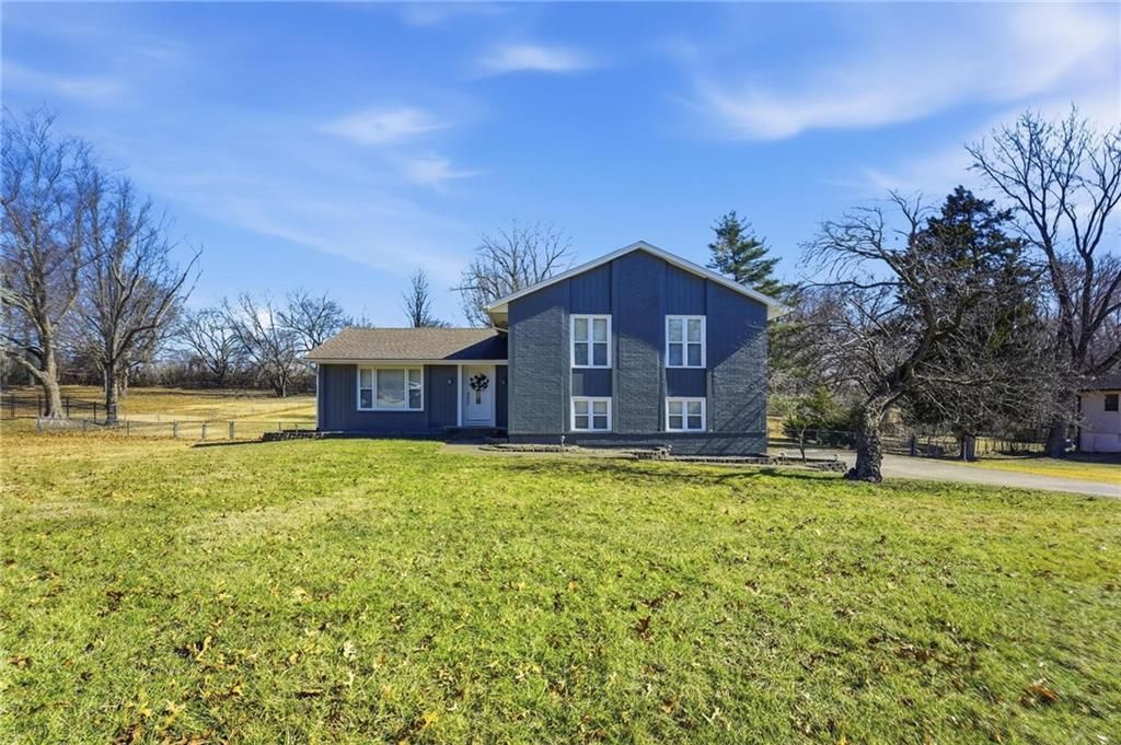 7001 N Cosby Avenue, Kansas City, MO 64151