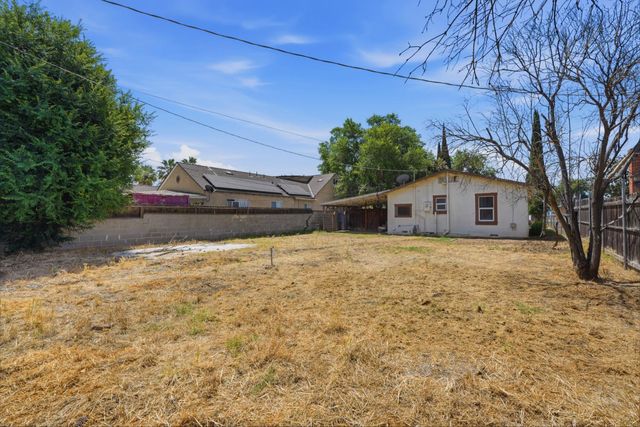 327 E Dayton Avenue, Fresno, CA 93704