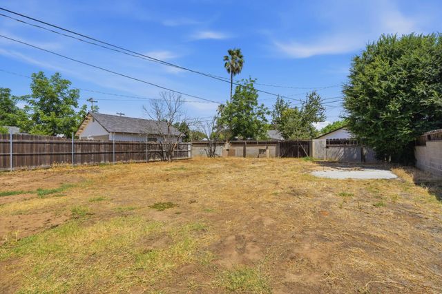327 E Dayton Avenue, Fresno, CA 93704