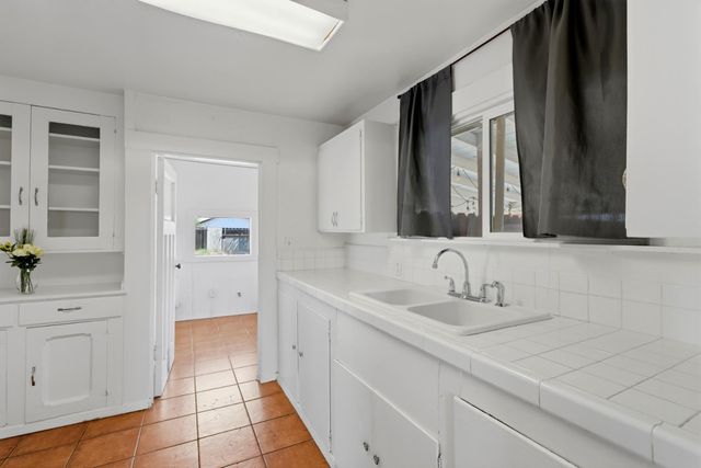 327 E Dayton Avenue, Fresno, CA 93704