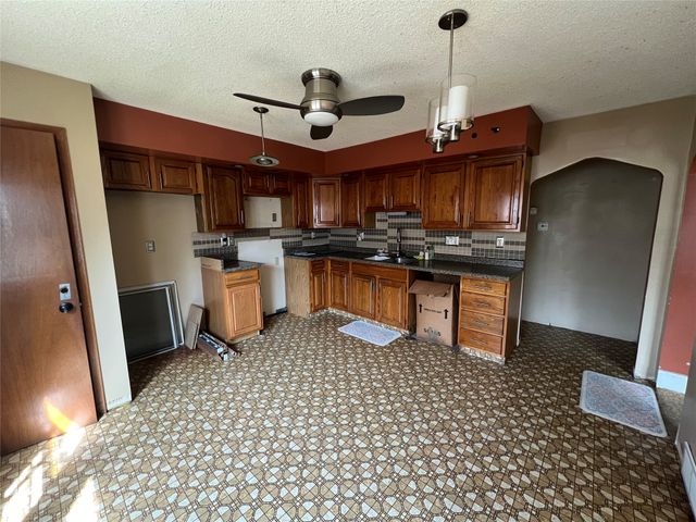 2506 E 40th Court, Des Moines, IA 50317