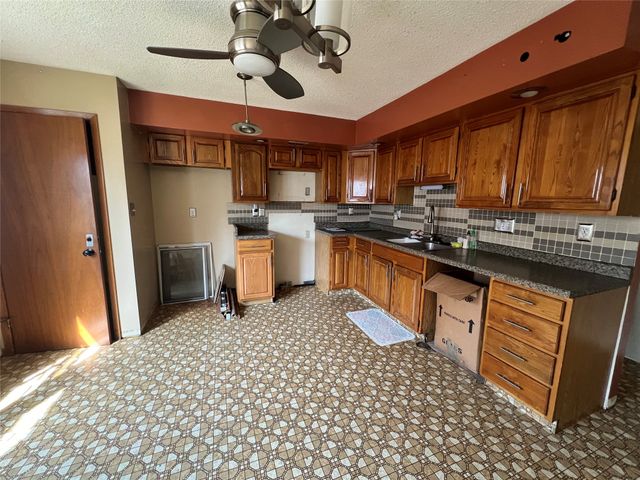 2506 E 40th Court, Des Moines, IA 50317