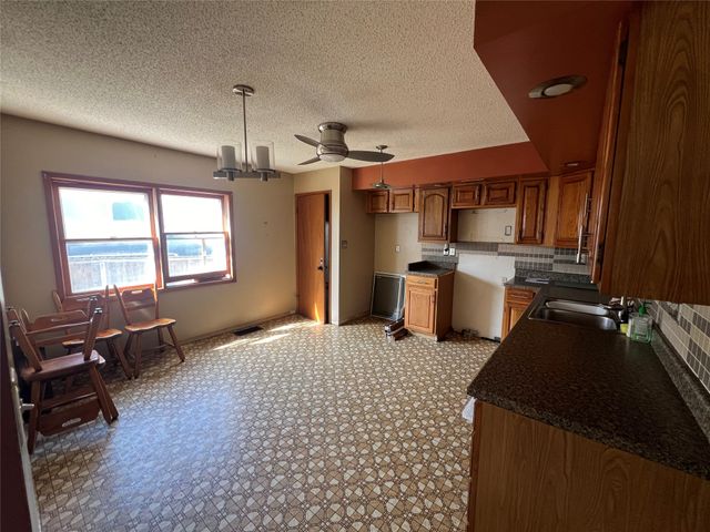 2506 E 40th Court, Des Moines, IA 50317