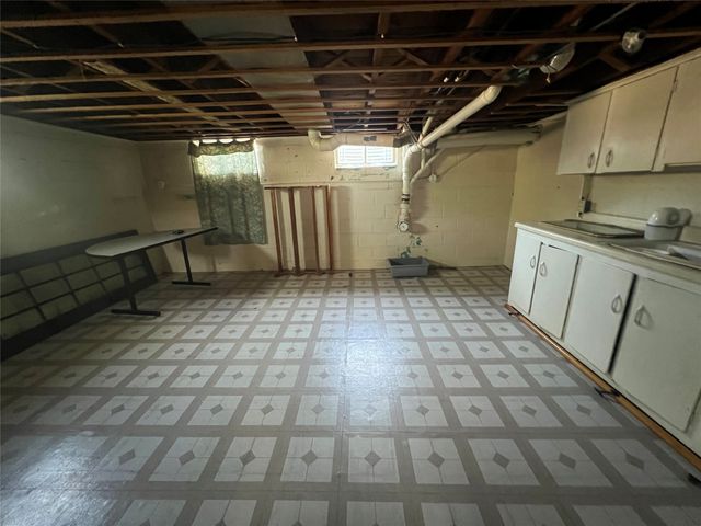 2506 E 40th Court, Des Moines, IA 50317