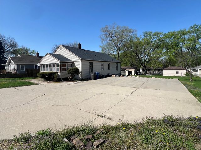 2506 E 40th Court, Des Moines, IA 50317