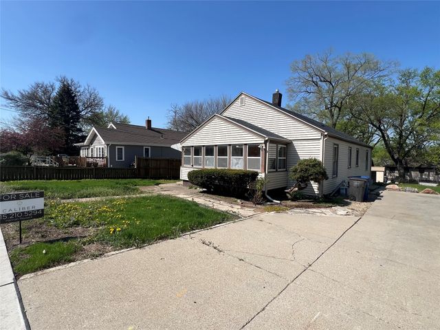 2506 E 40th Court, Des Moines, IA 50317