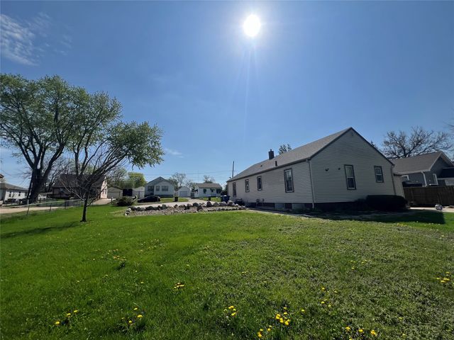 2506 E 40th Court, Des Moines, IA 50317