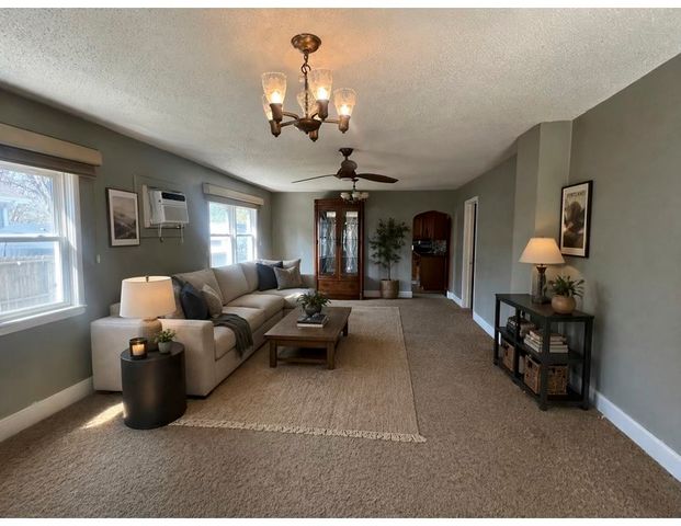 2506 E 40th Court, Des Moines, IA 50317