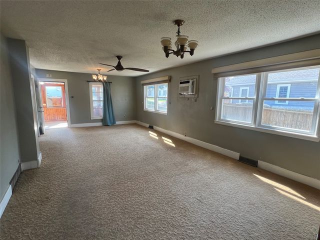 2506 E 40th Court, Des Moines, IA 50317