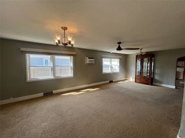2506 E 40th Court, Des Moines, IA 50317