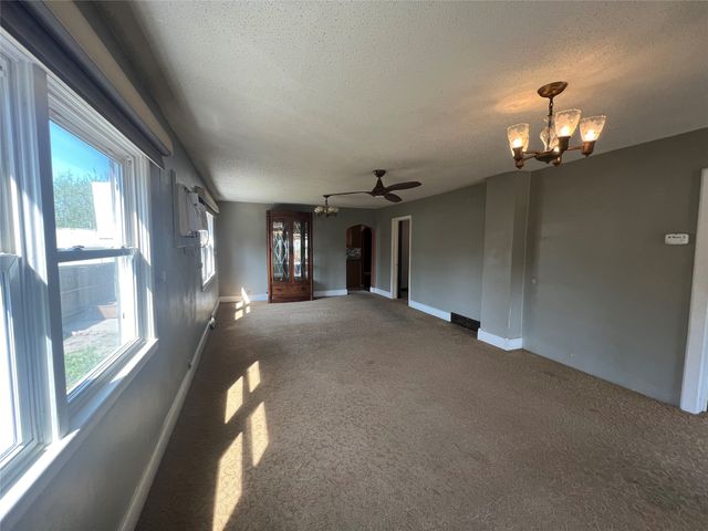 2506 E 40th Court, Des Moines, IA 50317