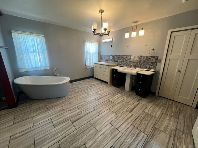 2506 E 40th Court, Des Moines, IA 50317