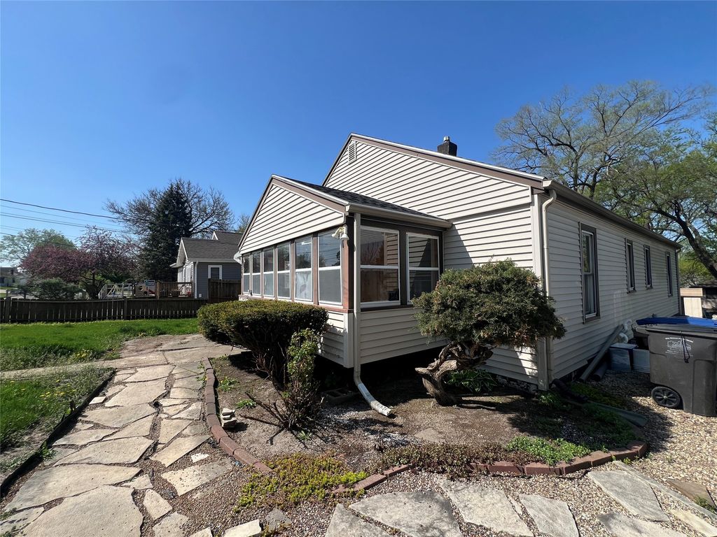 2506 E 40th Court, Des Moines, IA 50317