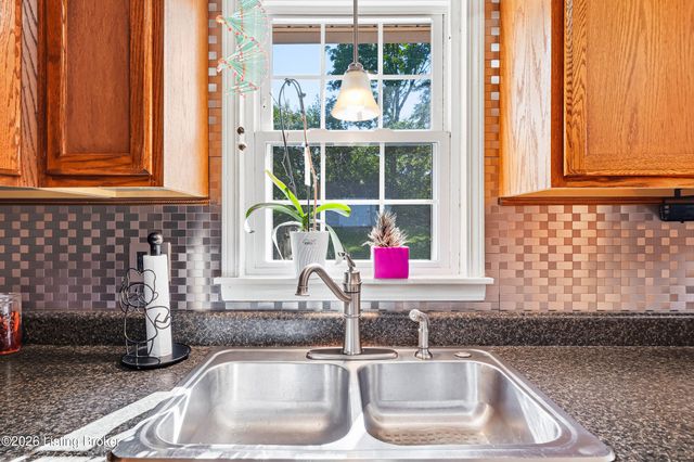 7405 Beechdale Rd, Crestwood, KY 40014
