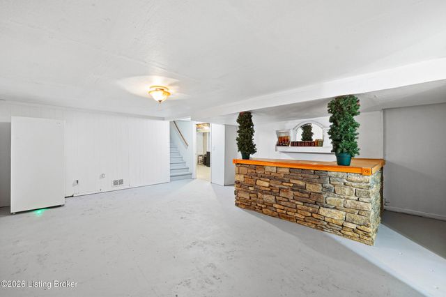 7405 Beechdale Rd, Crestwood, KY 40014