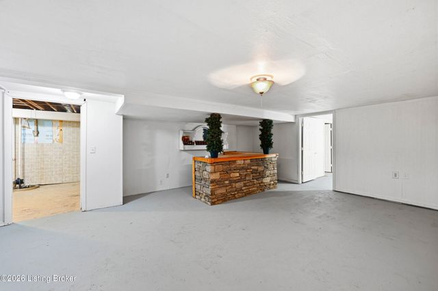 7405 Beechdale Rd, Crestwood, KY 40014