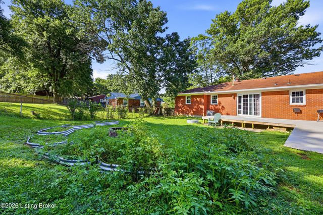 7405 Beechdale Rd, Crestwood, KY 40014