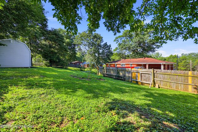 7405 Beechdale Rd, Crestwood, KY 40014