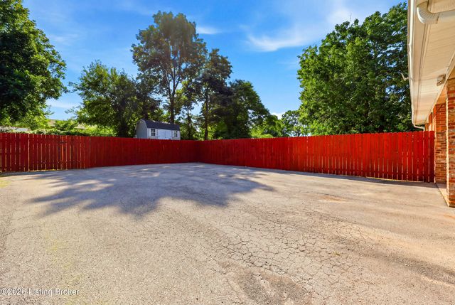 7405 Beechdale Rd, Crestwood, KY 40014