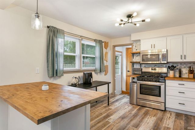 54525 28th Street, South Bend, IN 46635