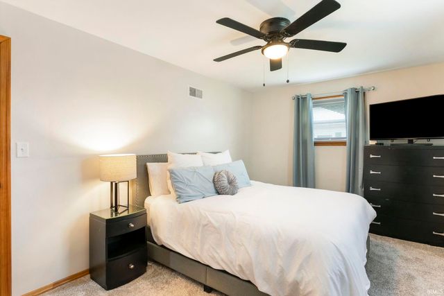 54525 28th Street, South Bend, IN 46635