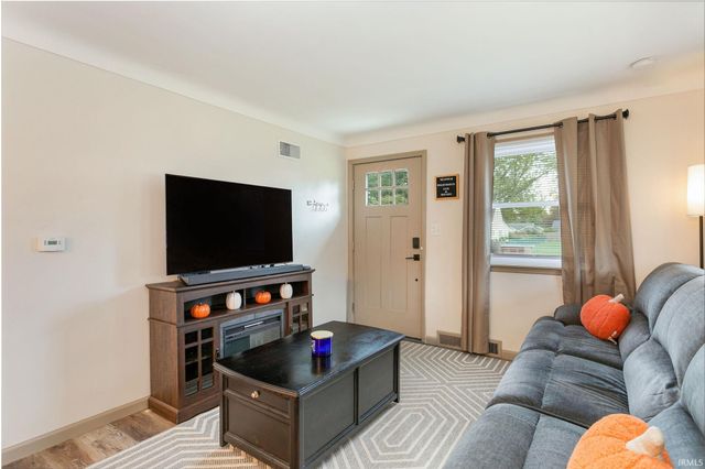 54525 28th Street, South Bend, IN 46635