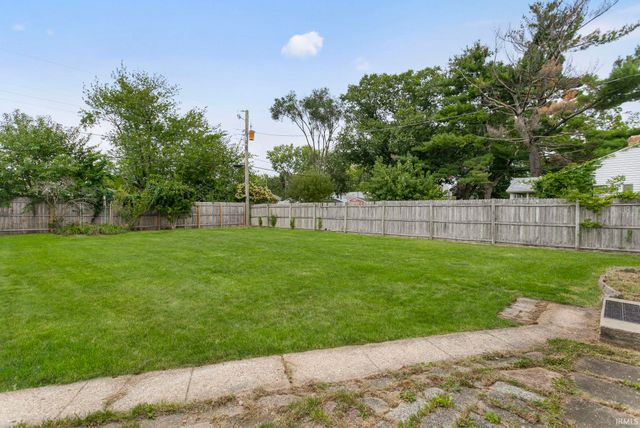 54525 28th Street, South Bend, IN 46635