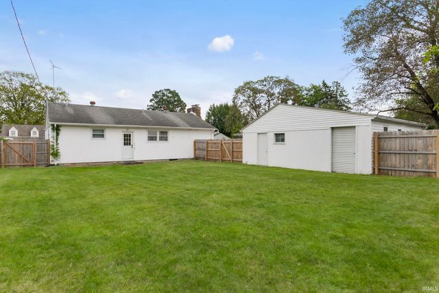 54525 28th Street, South Bend, IN 46635