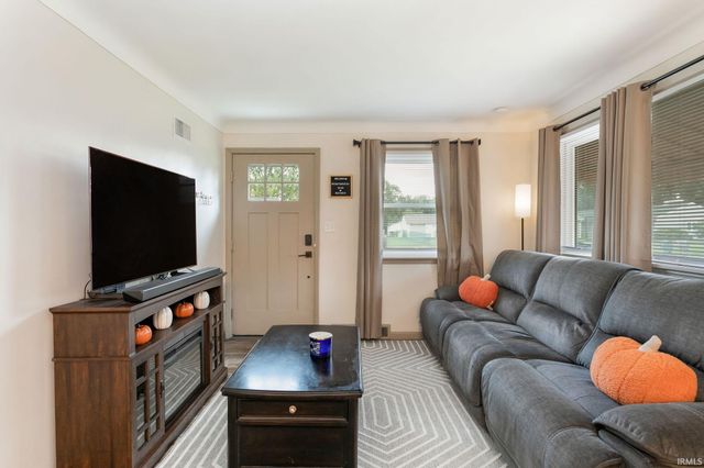 54525 28th Street, South Bend, IN 46635