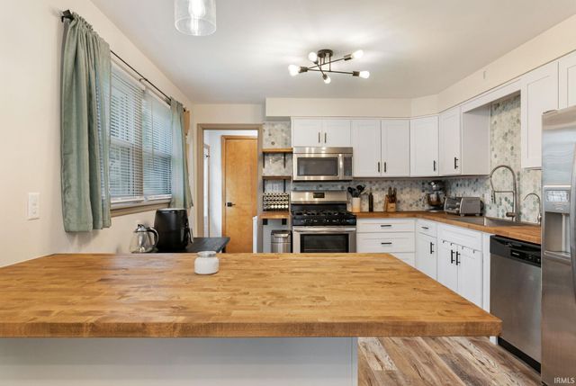 54525 28th Street, South Bend, IN 46635