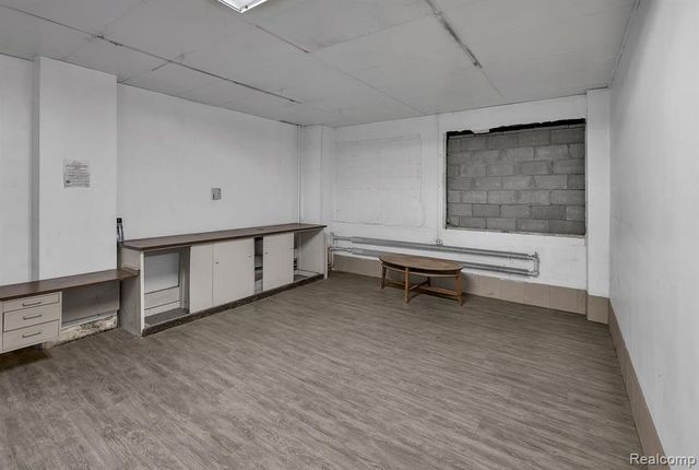 9900 Northlawn Street, Detroit, MI 48204