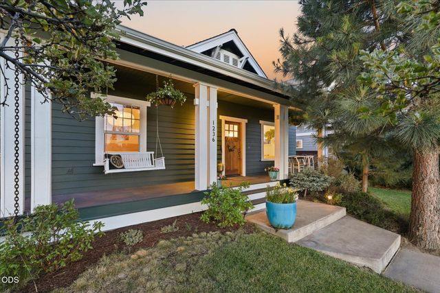 1236 NW Mount Washington Drive, Bend, OR 97703