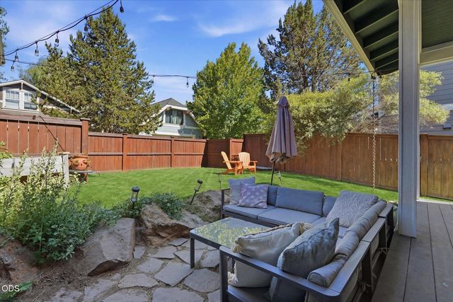 1236 NW Mount Washington Drive, Bend, OR 97703