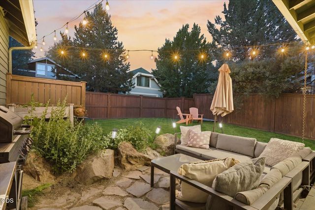1236 NW Mount Washington Drive, Bend, OR 97703