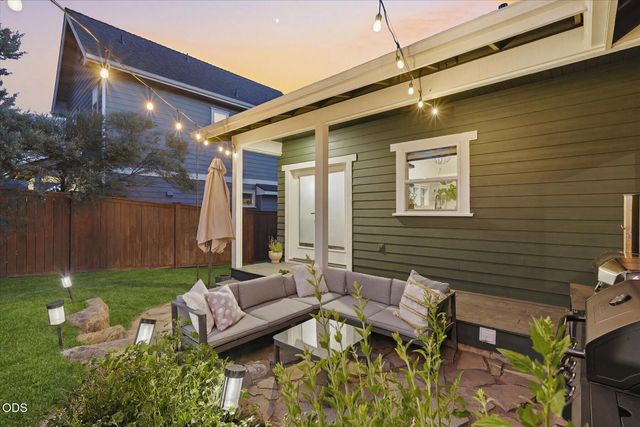 1236 NW Mount Washington Drive, Bend, OR 97703