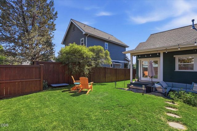 1236 NW Mount Washington Drive, Bend, OR 97703