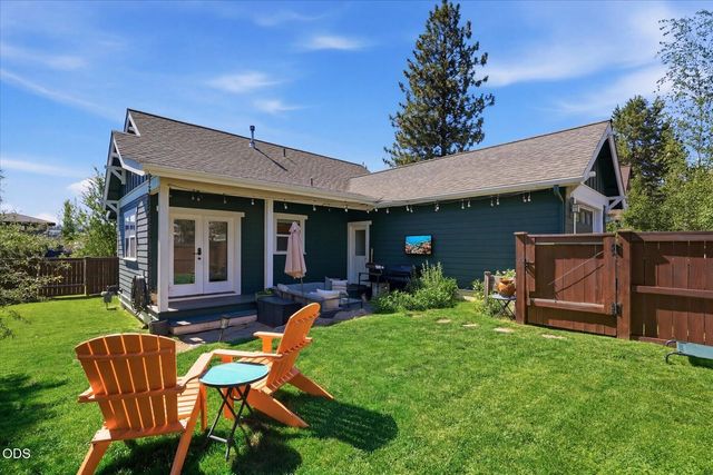 1236 NW Mount Washington Drive, Bend, OR 97703