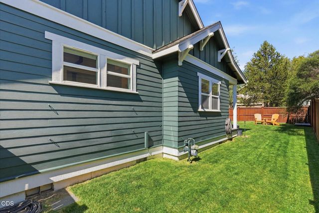 1236 NW Mount Washington Drive, Bend, OR 97703