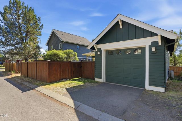 1236 NW Mount Washington Drive, Bend, OR 97703