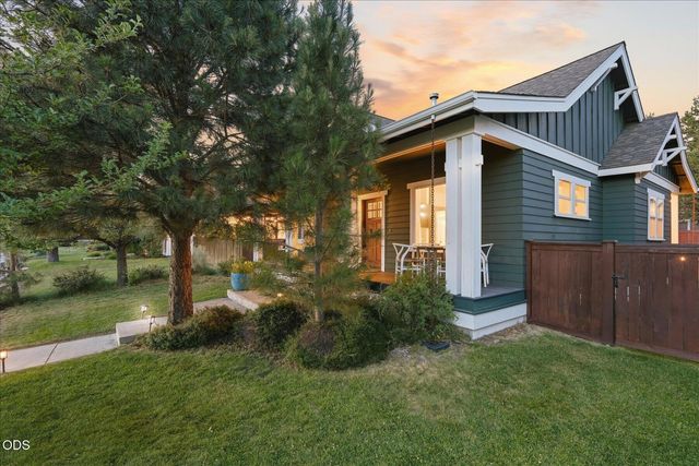 1236 NW Mount Washington Drive, Bend, OR 97703