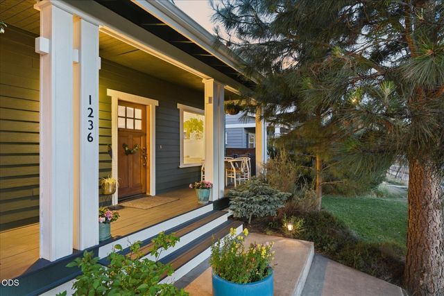 1236 NW Mount Washington Drive, Bend, OR 97703