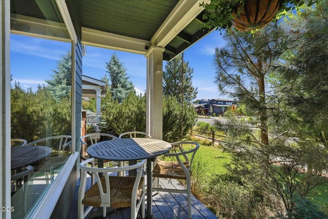 1236 NW Mount Washington Drive, Bend, OR 97703