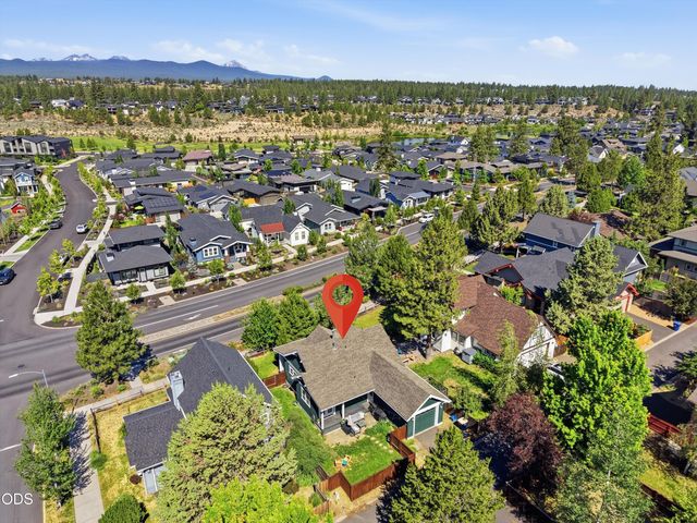 1236 NW Mount Washington Drive, Bend, OR 97703