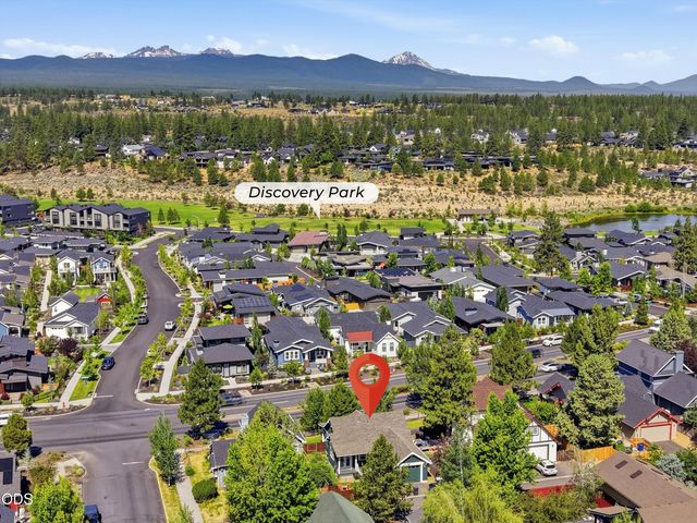 1236 NW Mount Washington Drive, Bend, OR 97703