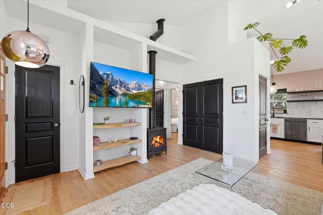 1236 NW Mount Washington Drive, Bend, OR 97703