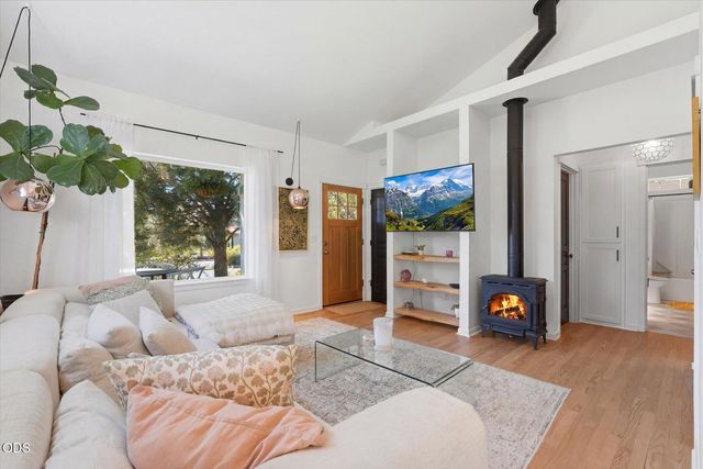 1236 NW Mount Washington Drive, Bend, OR 97703