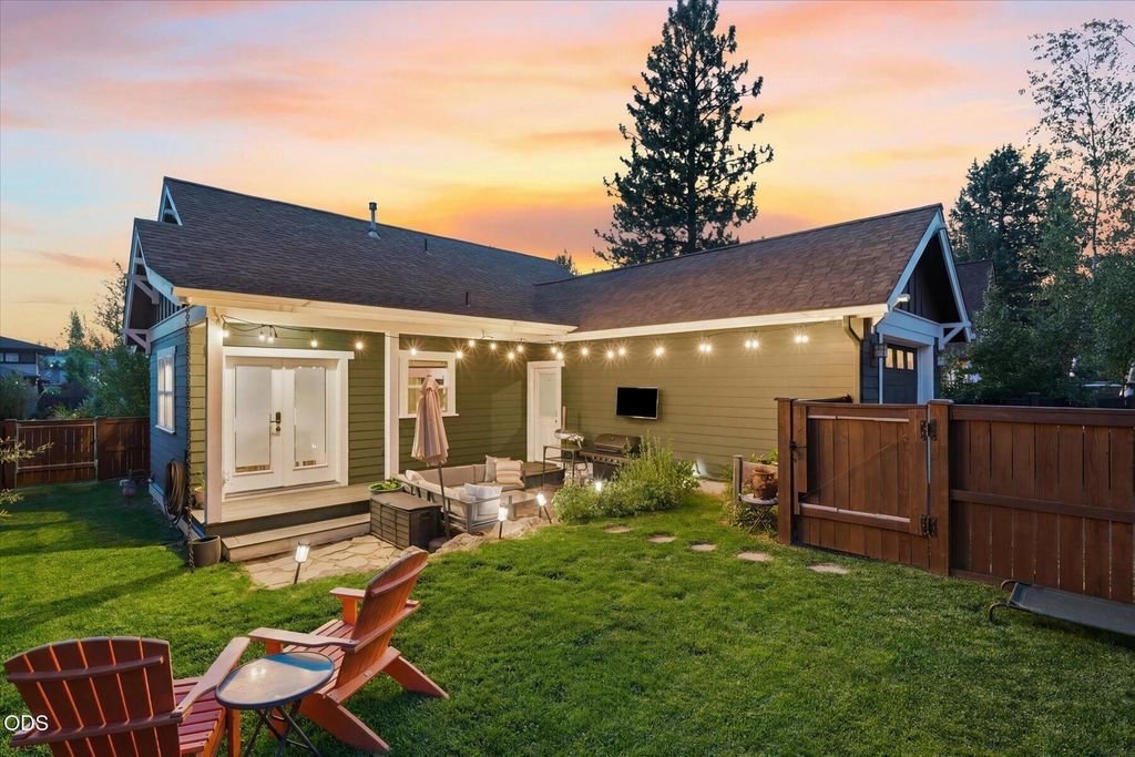 1236 NW Mount Washington Drive, Bend, OR 97703