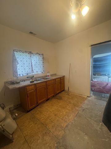 11739 Dyar Street, Hamtramck, MI 48212