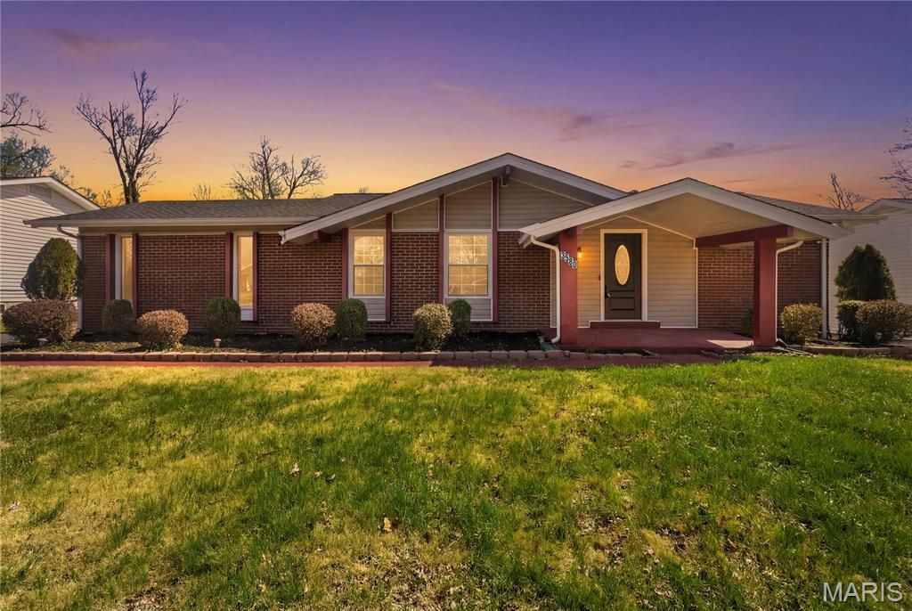 3580 Greenway Chase Drive, Florissant, MO 63031