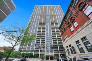 1560 N Sandburg Terrace 507J, Chicago, IL 60610